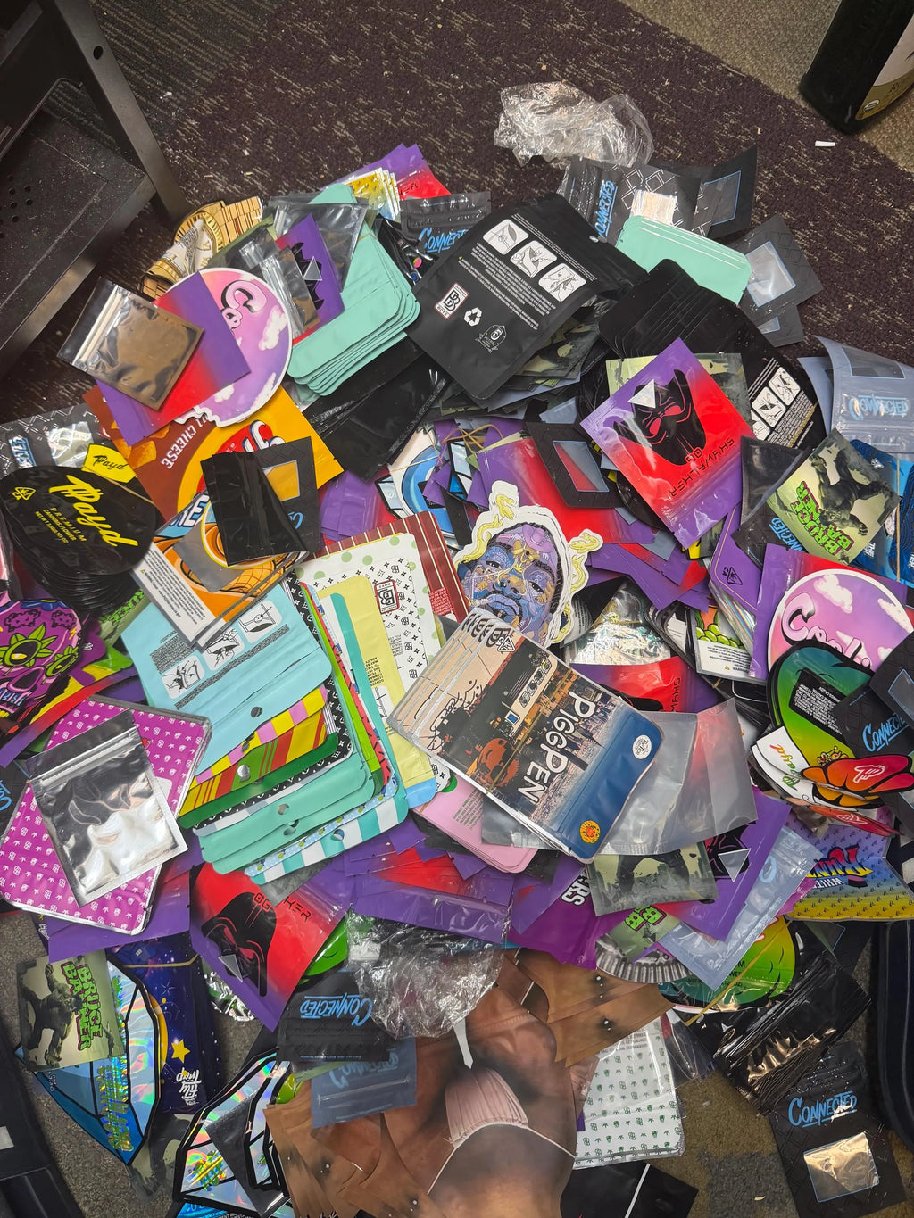 Assorted designed mylar bags pouches. Smell proof waterproof. Very good quality 50ct/pack. Sizes vary, design vary. Multiple designes per pk
